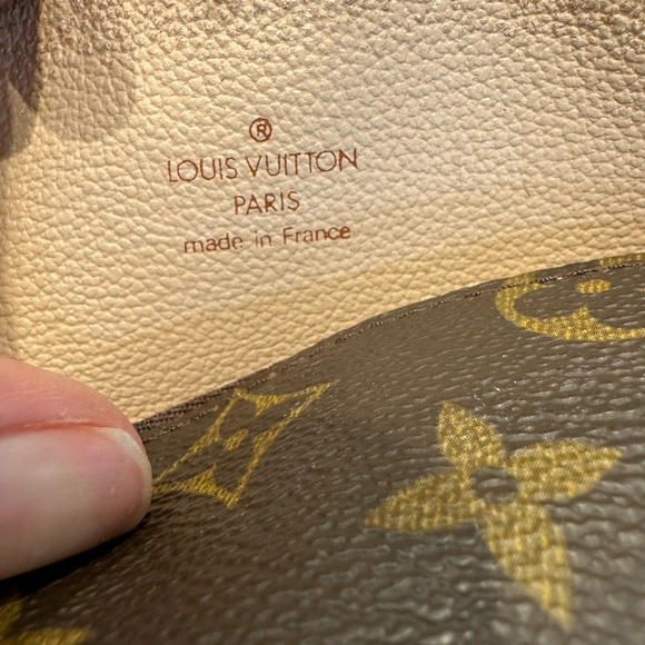 Authentic Louis Vuitton Demi Ronde pouch - Picture 9 of 11